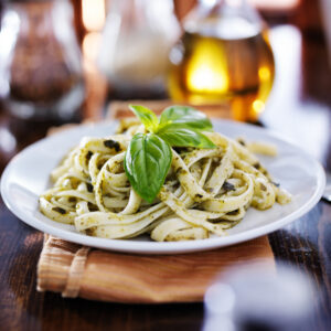 Pasta mit Pesto aus frischen Kräutern und Olivenöl. Jetzt online bestellen bei Mullex – Mexikanisches Restaurant in Frankfurt.