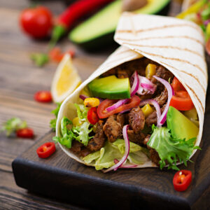 Burritos con Carne gefüllt mit Rinderhackfleisch, Käse und frischem Salat oder Reis. Jetzt online bestellen bei Mullex – Mexikanisches Restaurant in Frankfurt.