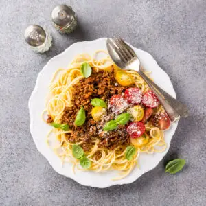 54. Pasta mit Rinderhackfleisch überbacken